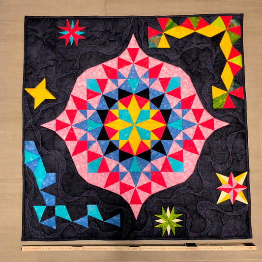 Quilt "Cosmic Symphony", ca. 80 x 80 cm Produktbild