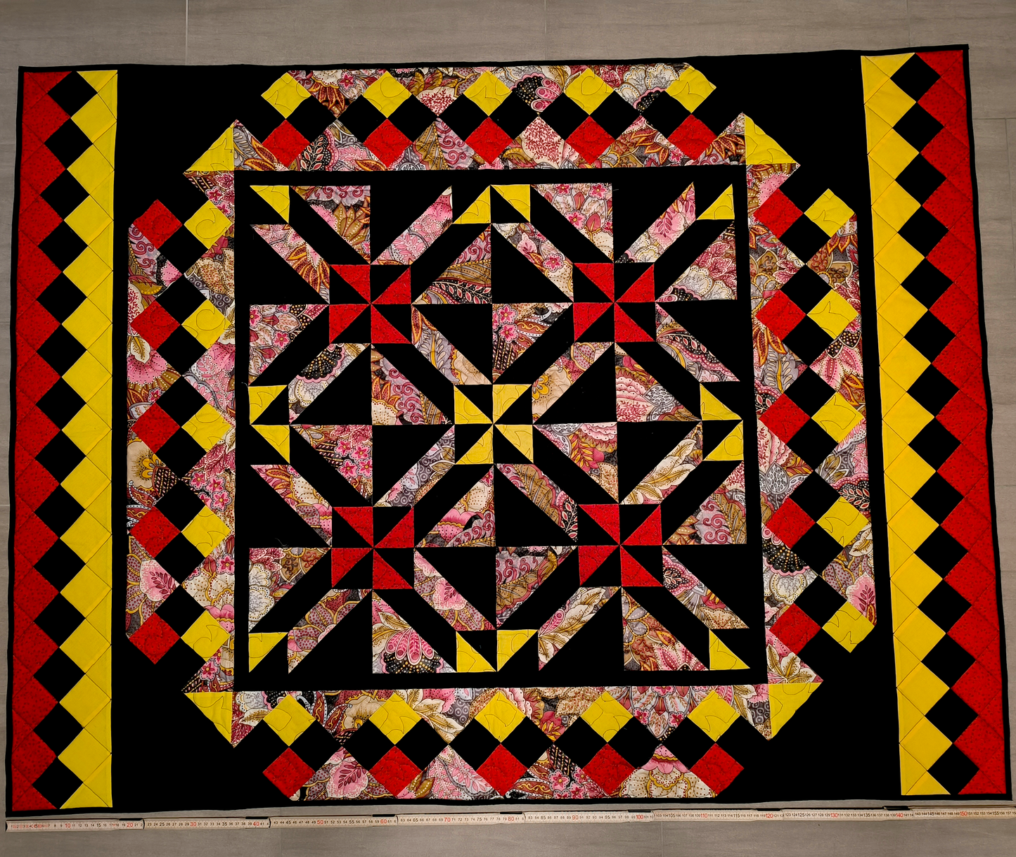 Quilt "Scarlet Harmony", ca. 158 x 120 cm Produktbild