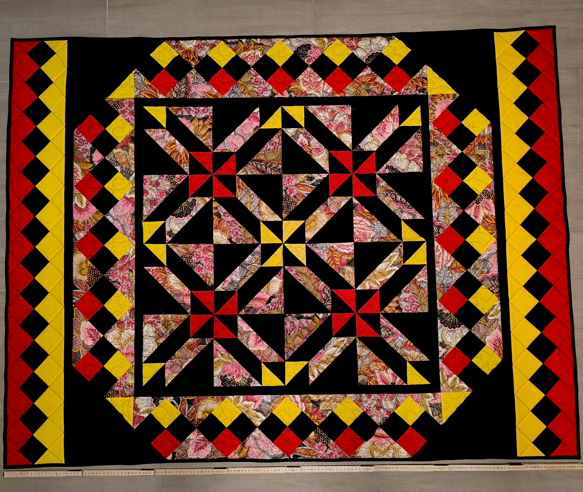 Quilt "Scarlet Harmony", ca. 158 x 120 cm - Produktbild